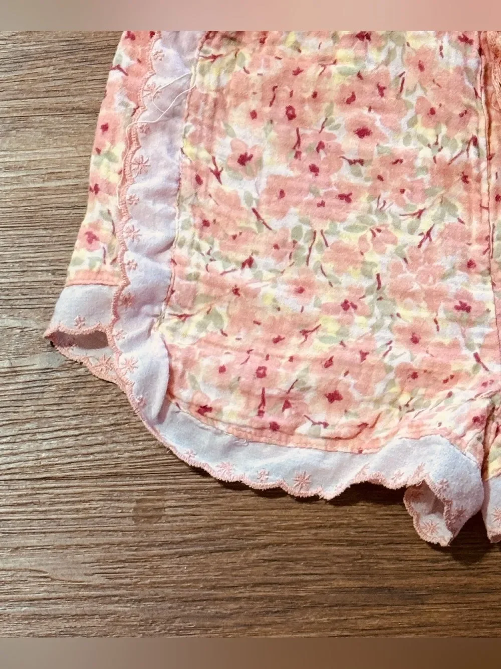 Bear Paw Girl’s Pull On Shorts Elastic Waist Floral Scalloped Hem Pink Green 10